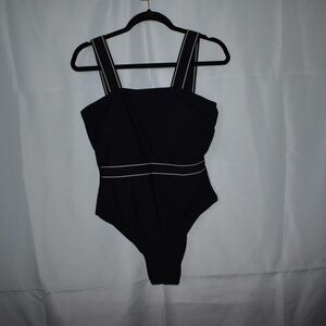 SHEIN ONE PIECE BLACK BATHING SUIT